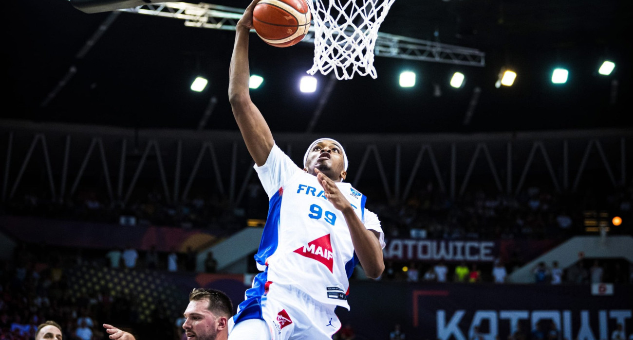 Ο Μπιλάλ Κουλιμπαλί στο Athletiko: «Η Γαλλία έιναι μέσα στις καλύτερες ομάδες του EuroBasket»
