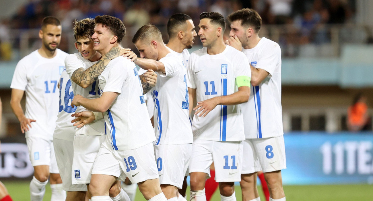 Οι ποδοσφαιριστές της Εθνικής Ελλάδας πανηγυρίζουν / Πηγή: Intime