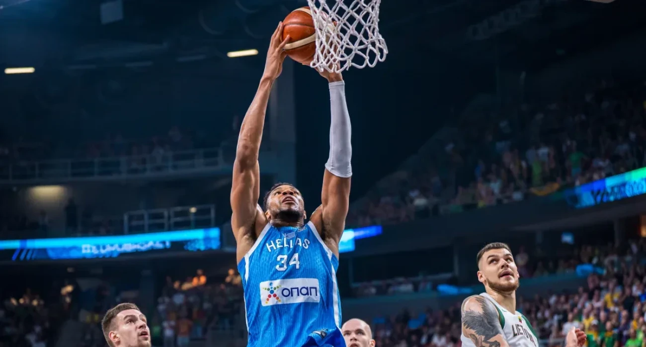 Εντυπωσιακή φάση από τον Γιάννη Αντετοκούνμπο, Πηγή: FIBA