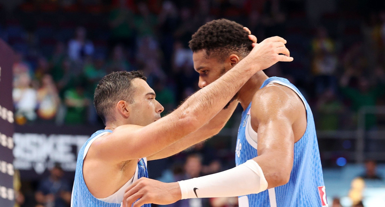 Ο Κώστας Σλούκας με τον Γιάννη Αντετοκούνμπο, Πηγή: Intime