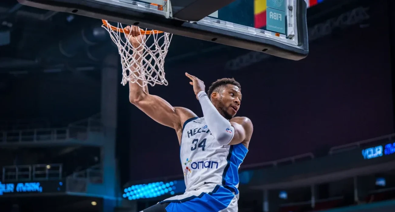 Ο Γιάννης Αντετοκούνμπο σε ένα από τα... αμέτρητα καρφώματά του / Πηγή: FIBA