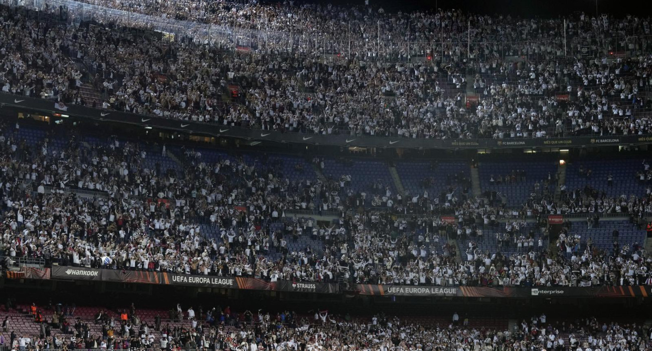 Οπαδοί της Άιντραχτ στο «Καμπ Νόου» / Screenshot