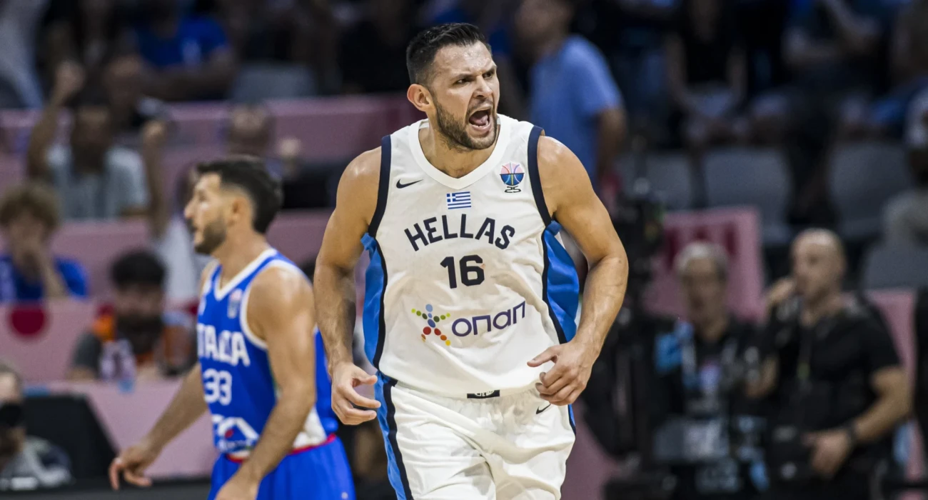 Ο Κώστας Παπανικολάου με τη φανέλα της Εθνικής - Πηγή: FIBA