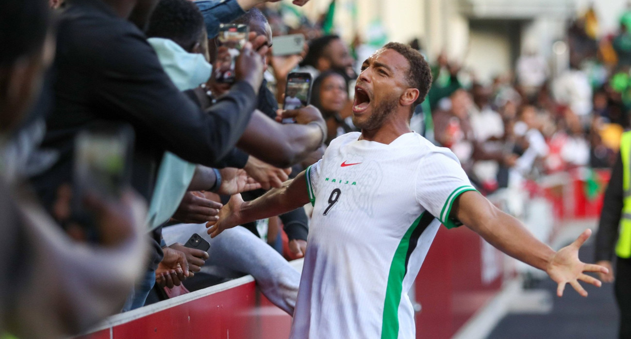 Ο Σίριλ Ντέσερς με τη φανέλα της εθνικής Νιγηρίας / Πηγή: Imago
