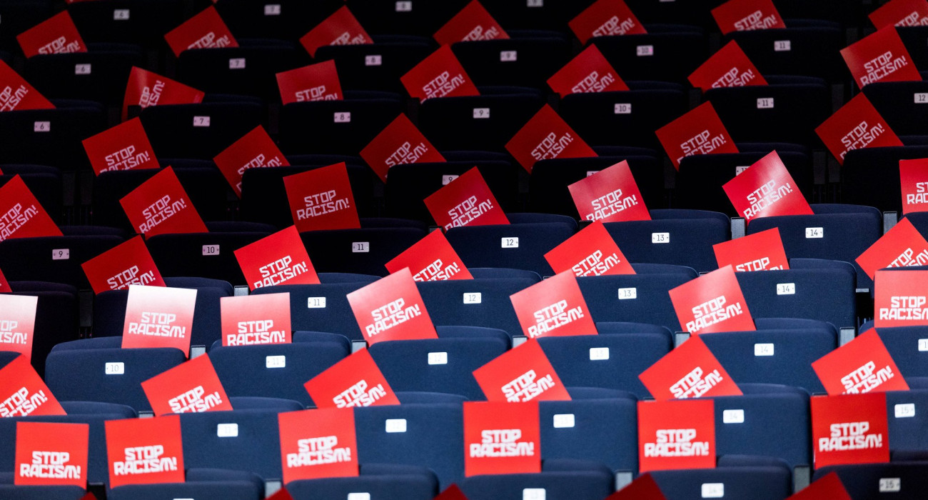 Τα πλακάτ στήριξης στον Ντένις Σρέντερ στη Φινλανδία, Πηγή: IMAGO