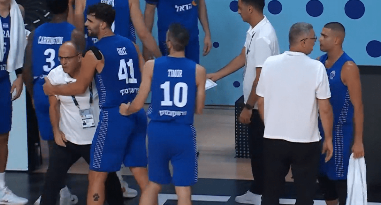 Ένταση στον πάγκο του Ισραήλ με τον κόουτς Αριέλ Μπέιτ-Χαλαμί / Screenshot