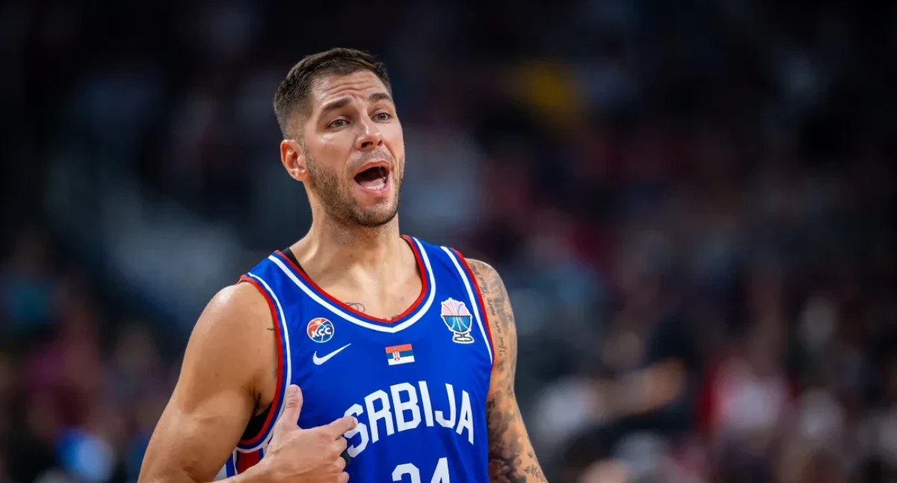 Ο Στέφαν Γιόβιτς με τη φανέλα της Σερβίας/Πηγή: FIBA