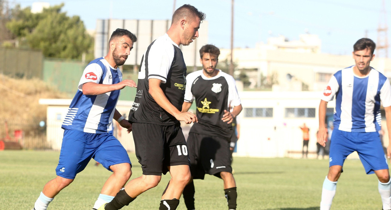 Φάση από τον τελικό κυπέλλου ερασιτεχνών Ιεράπετρα - Νίκη Βόλου / Πηγή: Intime