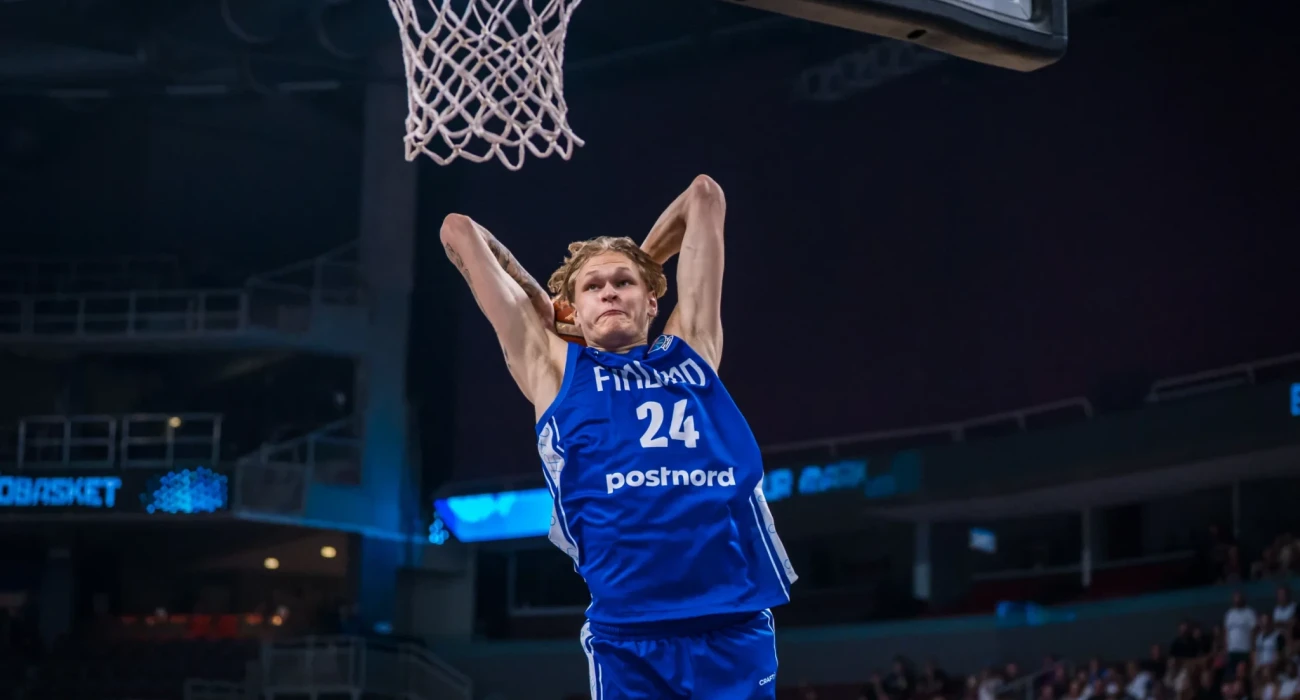 Ο Μίκα Μούρινεν με την Εθνική Φινλανδίας - Πηγή: FIBA