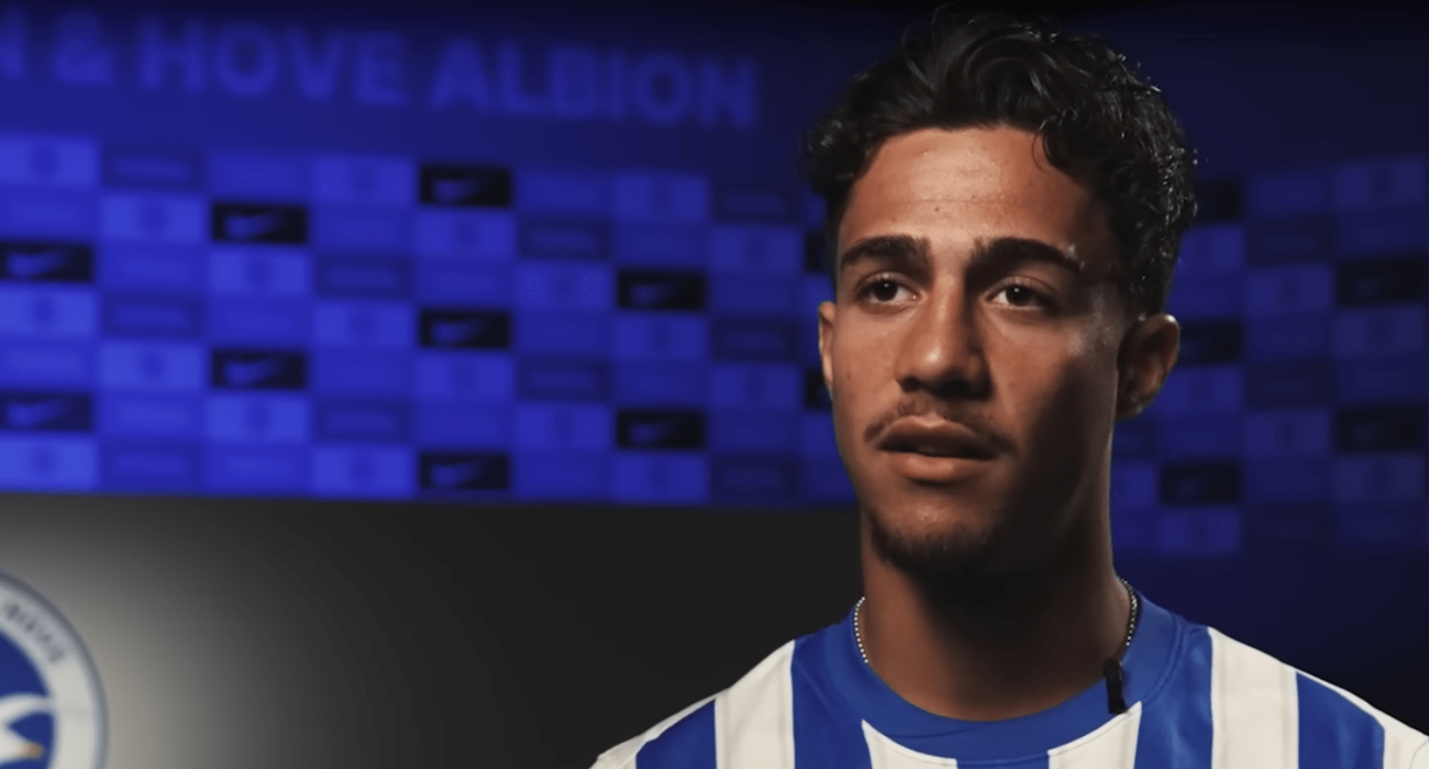 Ο Μπάμπης Κωστούλας με τη Μπράιτον / Screenshot