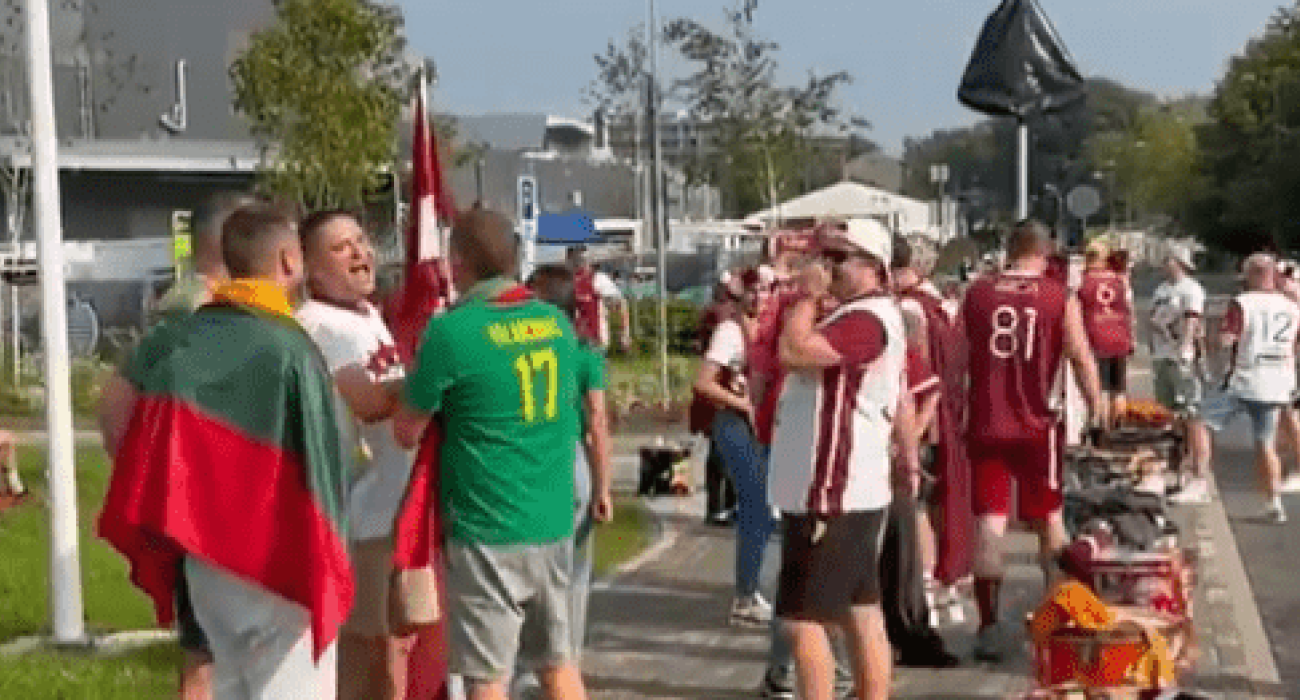 Απίστευτο κλίμα ανάμεσα στους φίλους της Λιθουανίας και της Λετονίας έξω από το γήπεδο (videos)