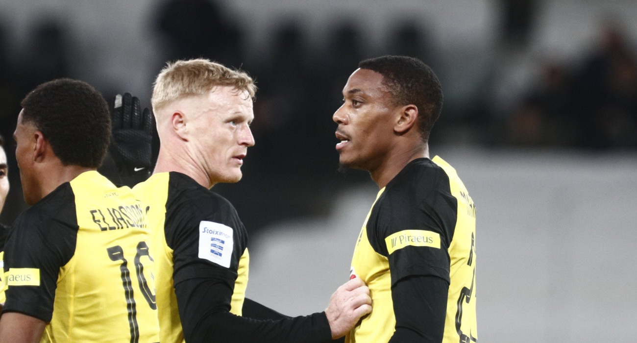 Γενς Γιόνσον και Αντονί Μαρσιάλ σε αγώνα της ΑΕΚ / Πηγή: Eurokinissi