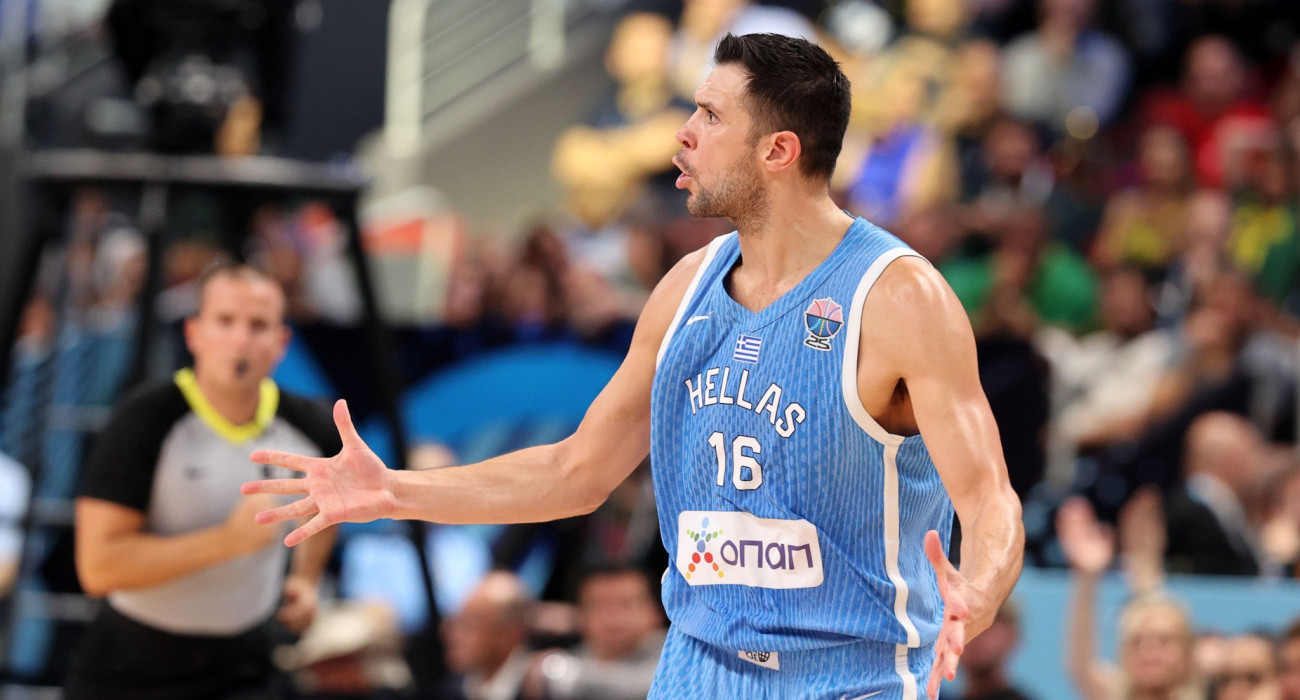 Ο Κώστας Παπανικολάου με τη φανέλα της Εθνικής, Πηγή: Intime