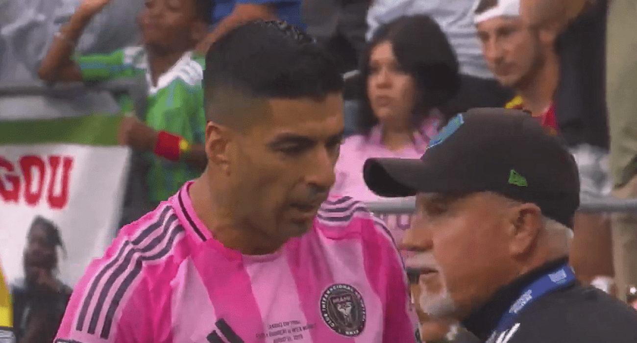 Ο Λουίς Σουάρεζ έφτυσε αντίπαλο προπονητή / Πηγή: Printscreen