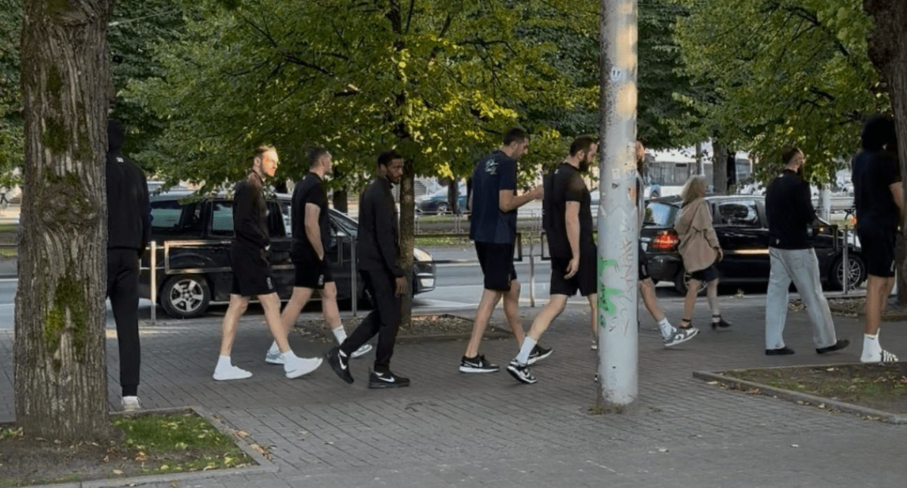 Η ομάδα της Γεωργίας στη βόλτα της στο κέντρο