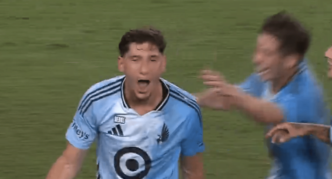 Ο Νεκτάριος Τριάντης πανηγυρίζει το γκολ που σημείωσε / Πηγή: Printscreen