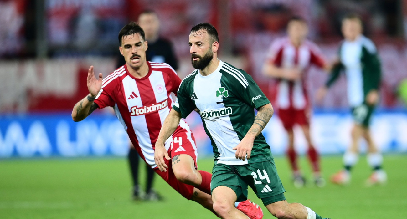 Ο Μανώλης Σιώπης με τον Ντάνι Γκαρθία σε Ολυμπιακός - Παναθηναϊκός / Πηγή: Eurokinissi