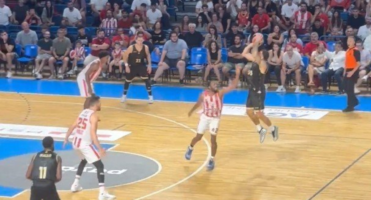 Ο Μάικ Τζέιμς «εκτελεί» τον Ολυμπιακό / Screenshot