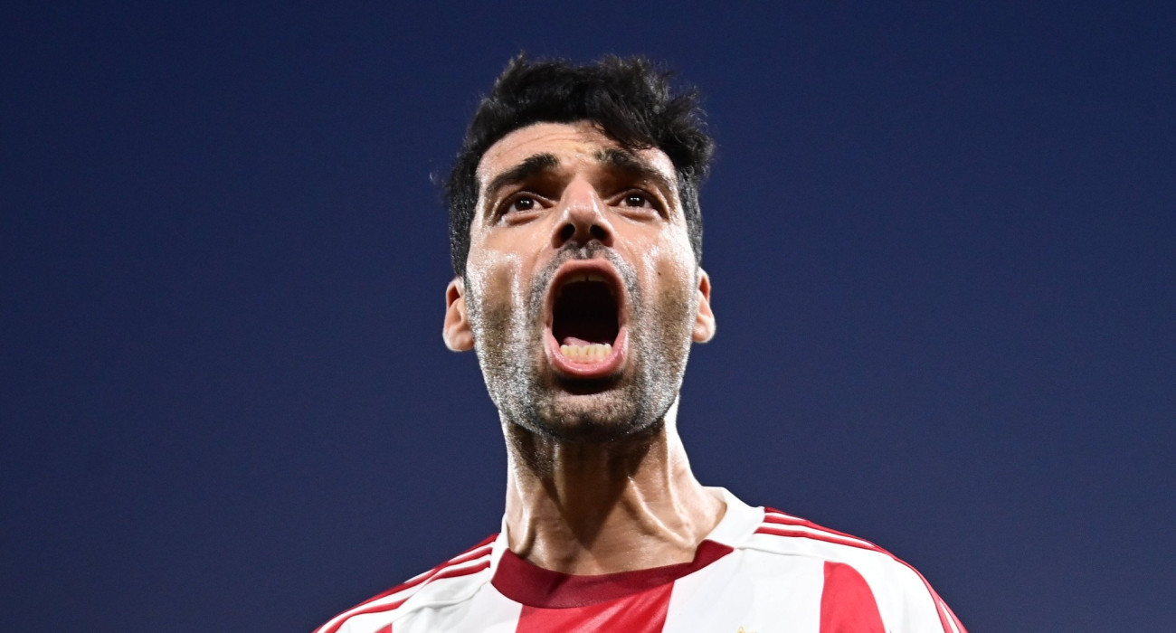 Ο Μεχντί Ταρέμι πανηγυρίζει με τον Ολυμπιακό / Πηγή: Eurokinissi