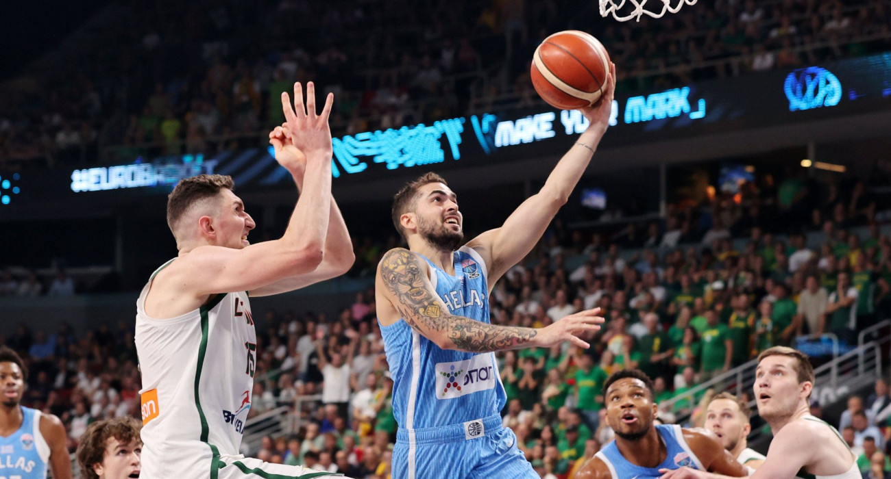 Ο Βασίλης Τολιόπουλος με τη φανέλα της Εθνικής, Πηγή: INtime