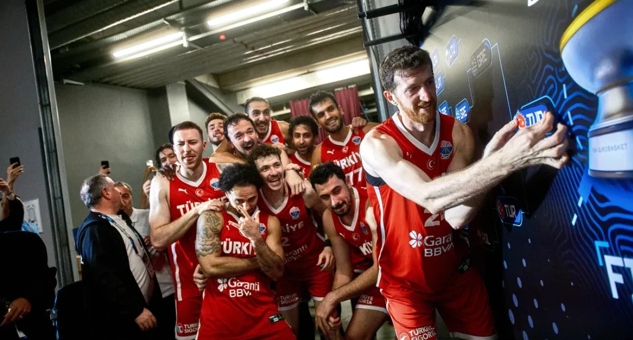 Οι Τούρκοι διεθνείς μετά την νίκη τους επί της Ελλάδας / Πηγή: FIBA Basketball