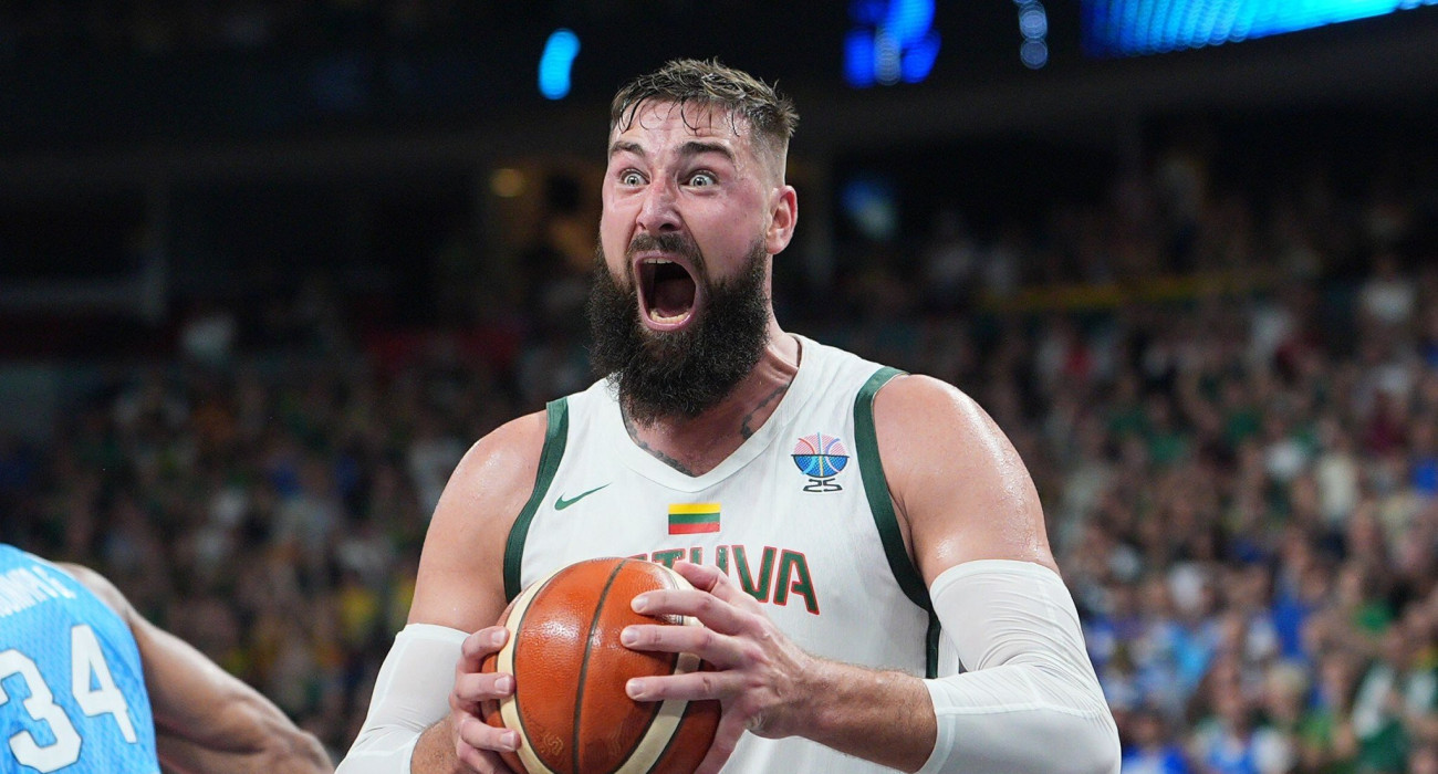 Ο Γιόνας Βαλαντσιούνας... κραυγάζει, Πηγή: Intime