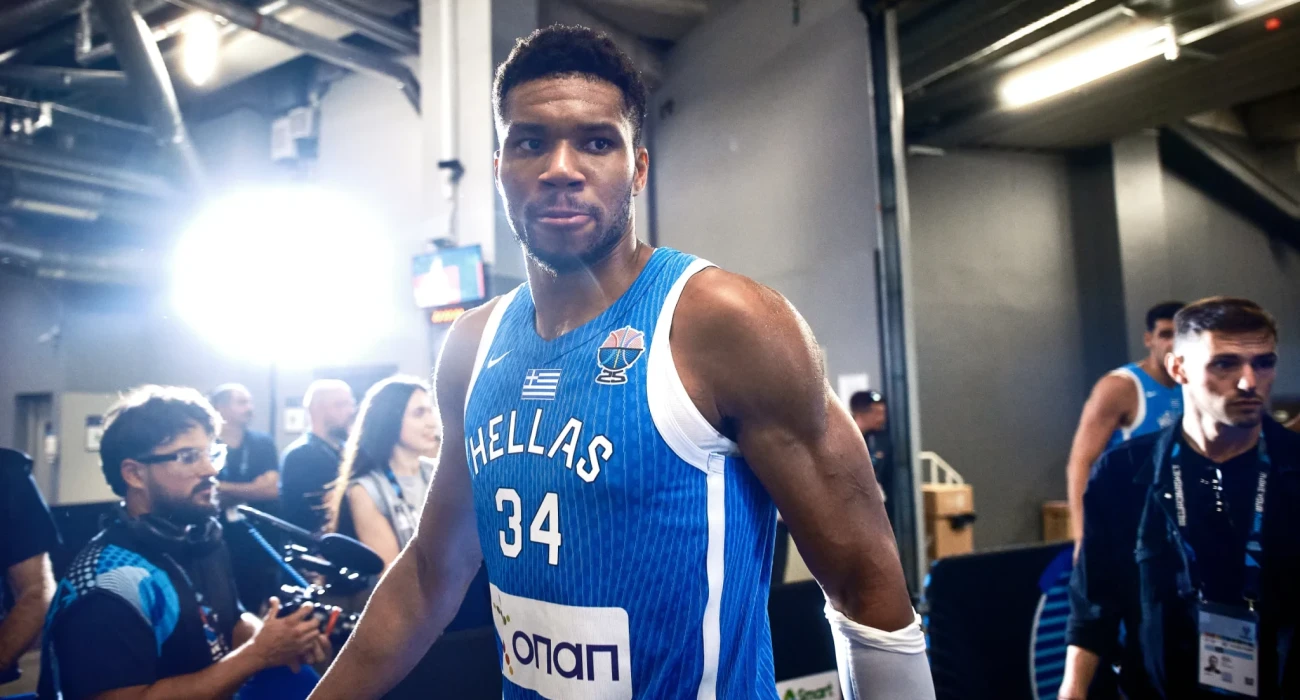 Ο Γιάννης Αντετοκούνμπο μετά από τη νίκη επί της Λιθουανίας - Πηγή: FIBA