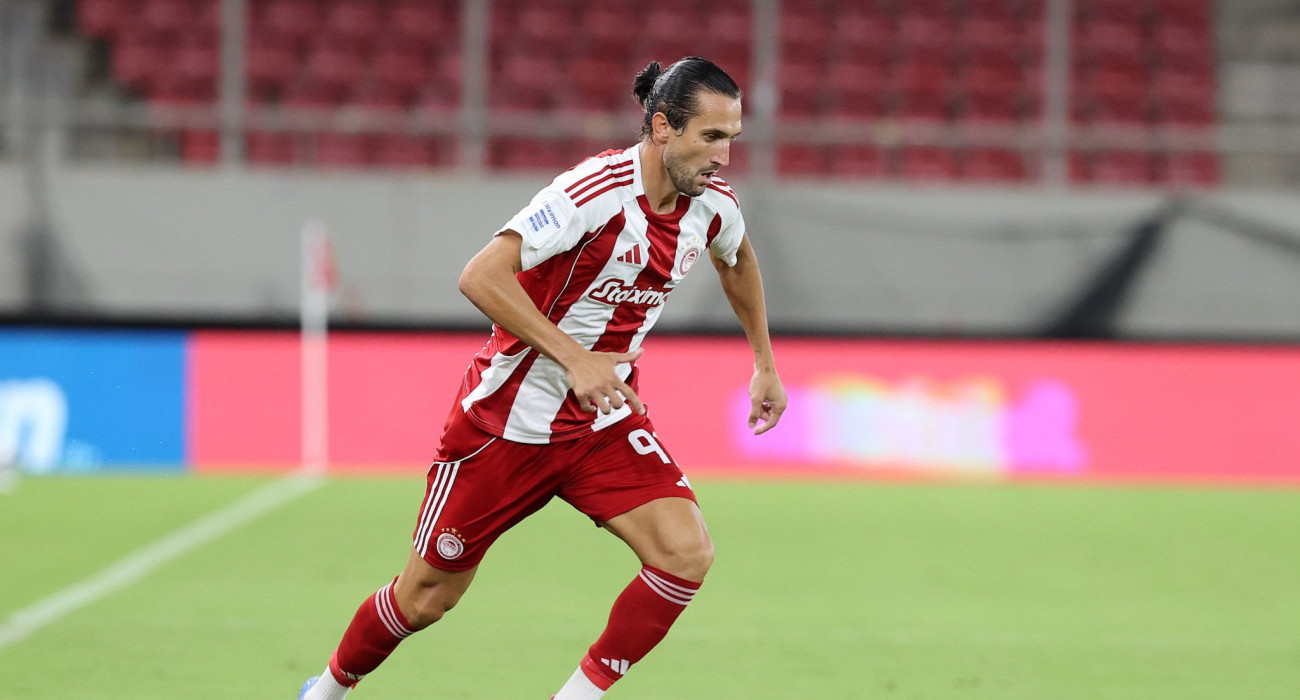 Ο Γιουσούφ Γιαζίτζι σε αγώνα του Ολυμπιακού / Πηγή: Intime