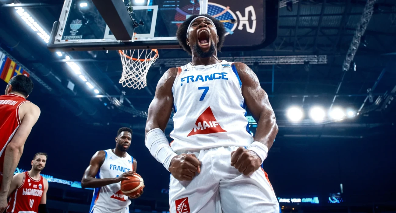Ο Γκέρσον Γιαμπουσέλε των Σικάγο Μπουλς και της Εθνικής Γαλλίας, στα παρκέ της Λετονίας / Πηγή: FIBA Basketball