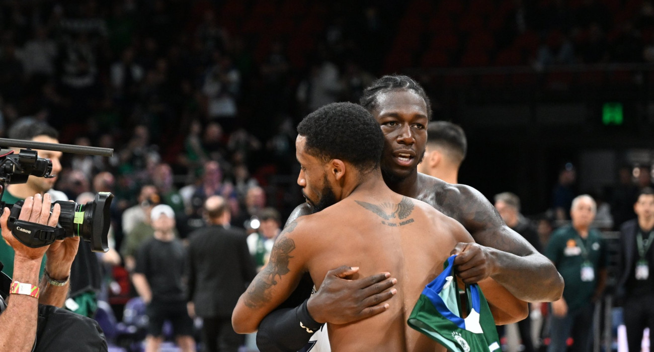 Ο Κέντρικ Ναν και ο Μπράις Κότον αντάλλαξαν φανέλες/Βαγγέλης Στόλης