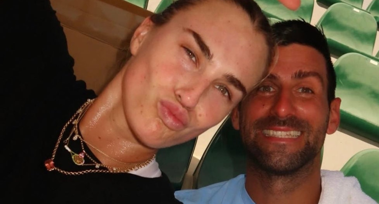 Η Αρίνα Σαμπαλένκα με τον Νόβακ Τζόκοβιτς / @arynasabalenka