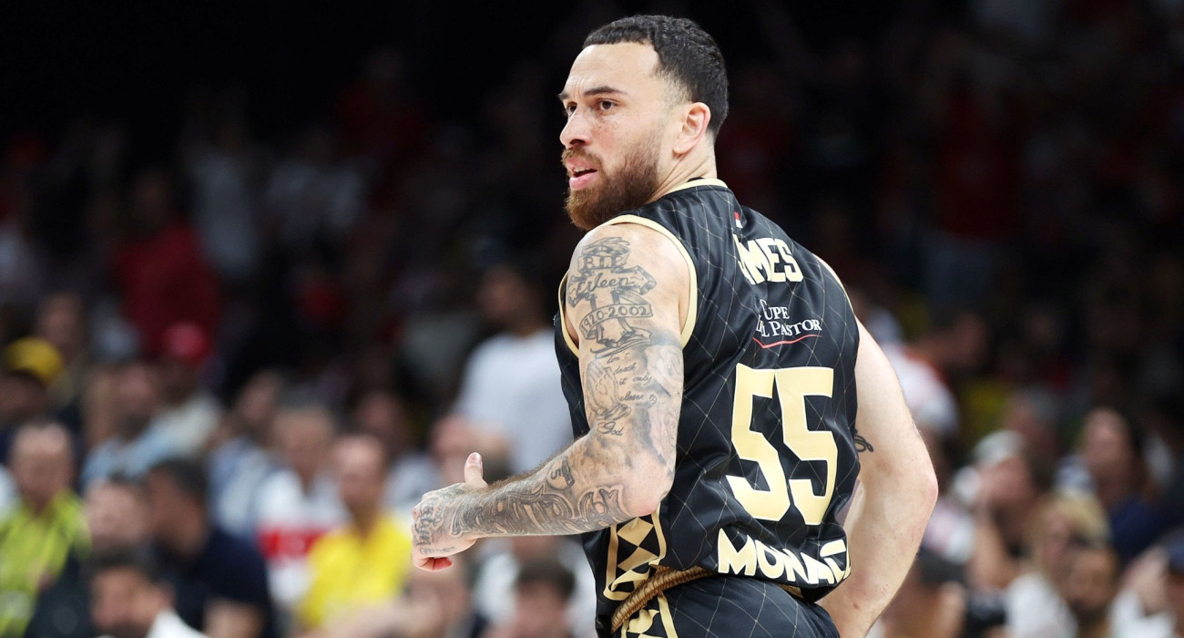 Ο Μάικ Τζέιμς με τη φανέλα της Μονακό/Πηγή: Intime