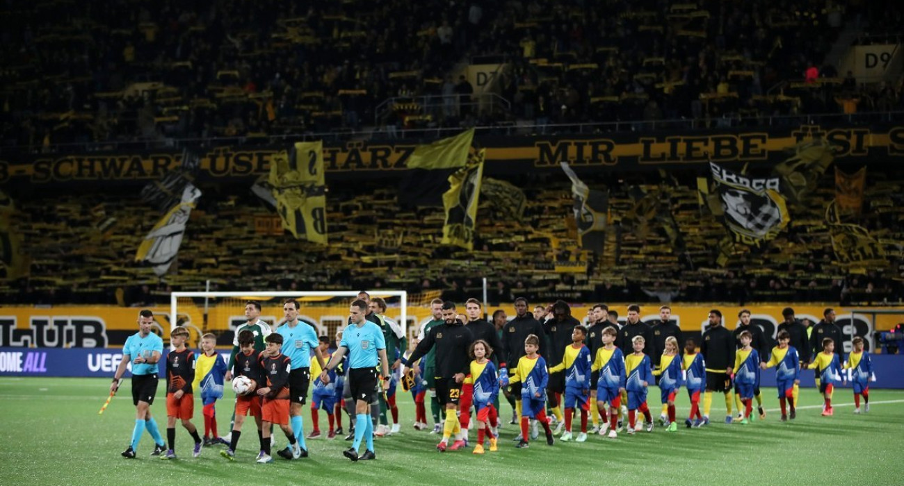 Η είσοδος των ομάδων στον αγωνιστικό χώρο / Πηγή: InTime