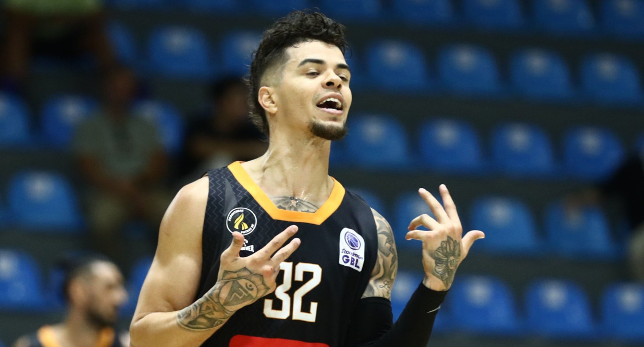 Ο Ρομπ Γκρέι απέναντι στην ΑΕΚ / Πηγή: ΙΝΤΙΜΕ