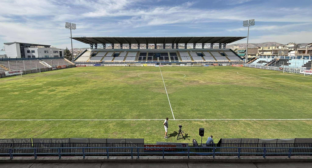 Το γήπεδο στο Αιγάλεω, στο παιχνίδι με την ΑΕΚ