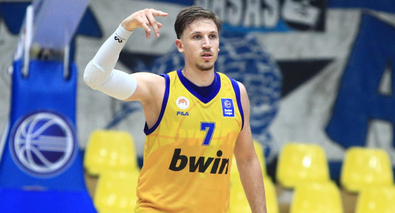 Ο Αλέκσα Ραντάνοφ με τη φανέλα του Περιστερίου, Πηγή: Eurokinissi