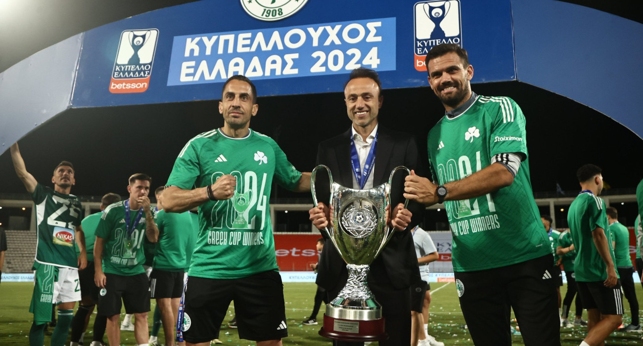 Ο Χρήστος Κόντης με τους άμεσους συνεργάτες του / Πηγή: Eurokinissi