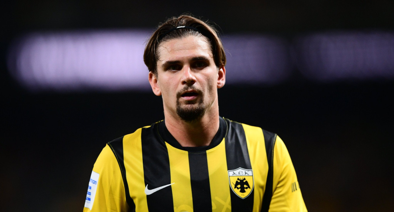 O Ραζβάν Μάριν με την φανέλα της ΑΕΚ / Πηγή: Eurokinissi