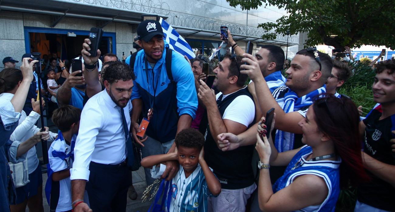 Ο Γιάννης Αντετοκούνμπο στον αθηναϊκό αερολιμένα / Πηγή: Eurokinissi