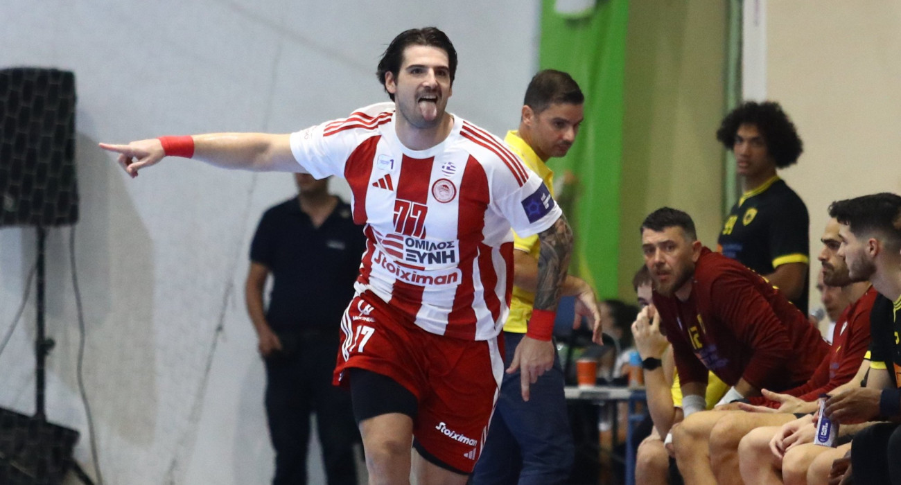 Ο Σάββας Σάββας στον τελικό του Σούπερ Καπ του Ολυμπιακού κόντρα στην ΑΕΚ / Πηγή: Eurokinissi