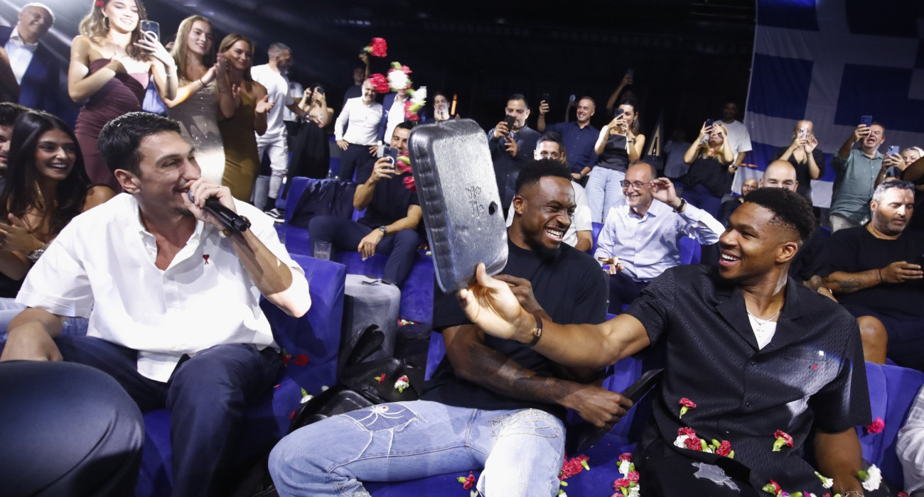 Η Εθνική ομάδα στον Θοδωρή Φέρρη / Πηγή: Euroki