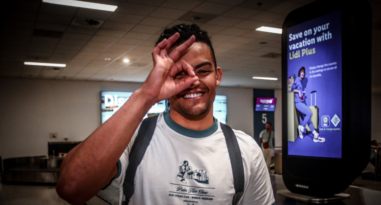 Ο Εμμανουήλ Καραλής έφτασε στην Αθήνα / Πηγή: Eurokinissi