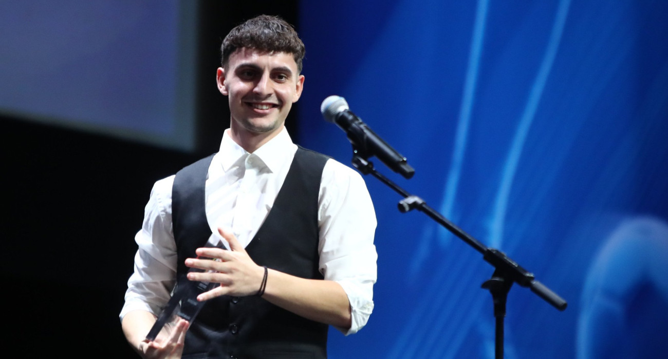 Ο Γιώργος Κυριόπουλος στη βράβευσή του στη 44η γιορτή του ΠΣΑΠΠ / Πηγή: Eurokinissi