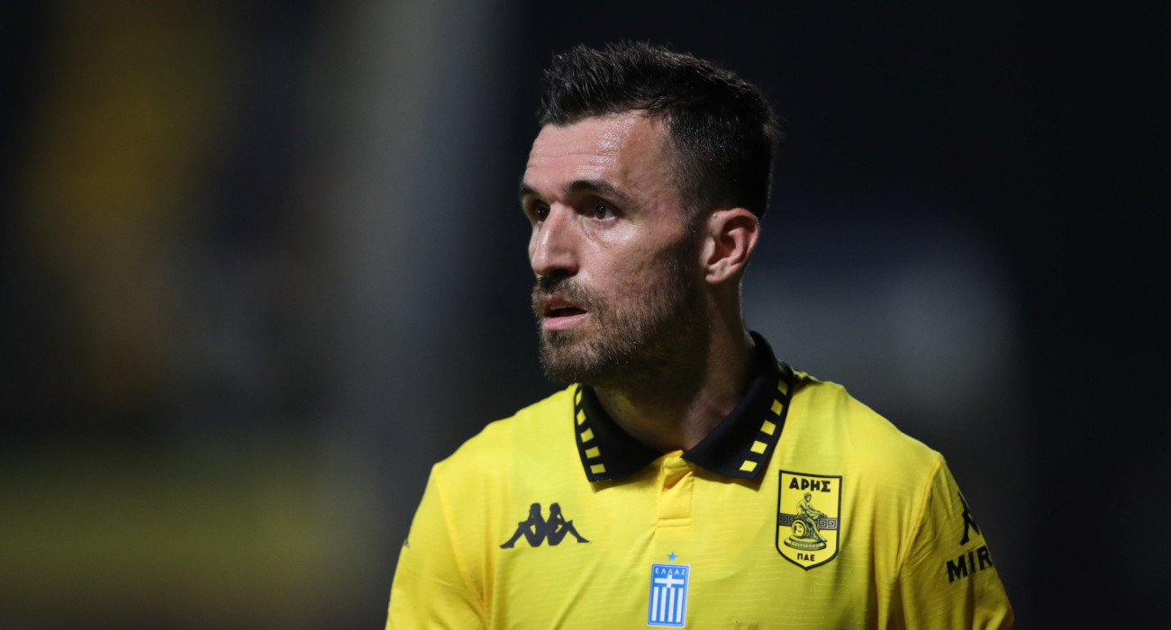 Ο Γιάννης Γιαννιώτας με τη φανέλα του Άρη / Πηγή: Eurokinissi