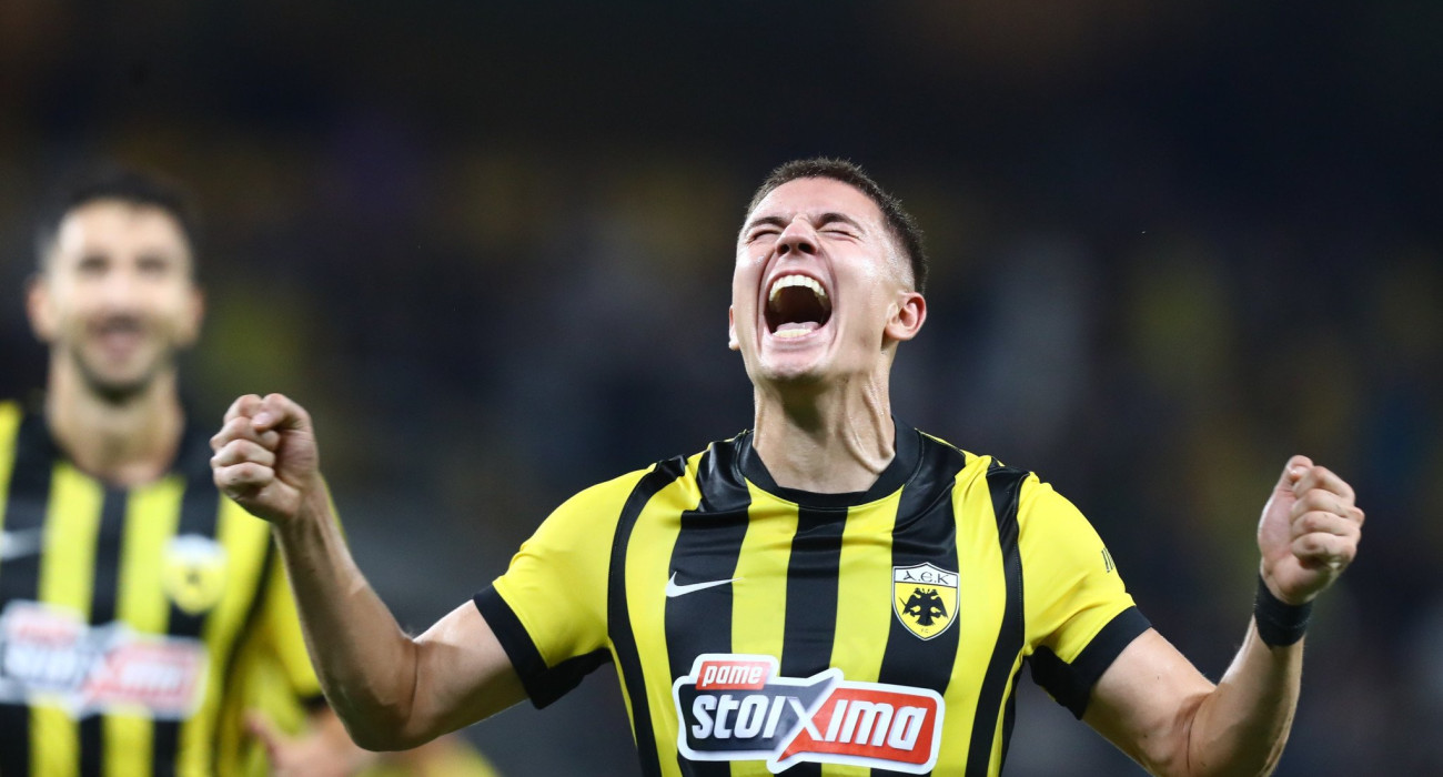 Ο Δημήτρης Καλοσκάμης πανηγυρίζει στο ΑΕΚ-Παναιτωλικός / Πηγή: Eurokinissi