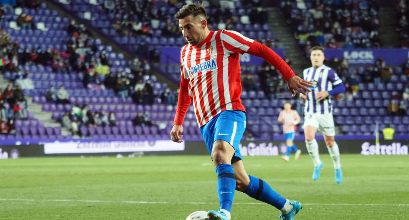 Ο Αϊτόρ Γκαρσία με τη φανέλα της Σπόρτινγκ Χιχόν / Πηγή: Imago