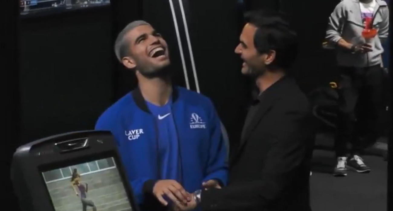 Ο Αλκαράθ ενθουσιάζεται με το ρολόι του Φέντερερ / Screenshot