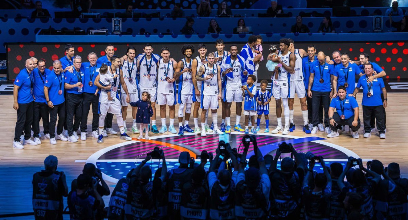 H χάλκινοι διεθνείς σε παράταξη / Πηγή: FIBA
