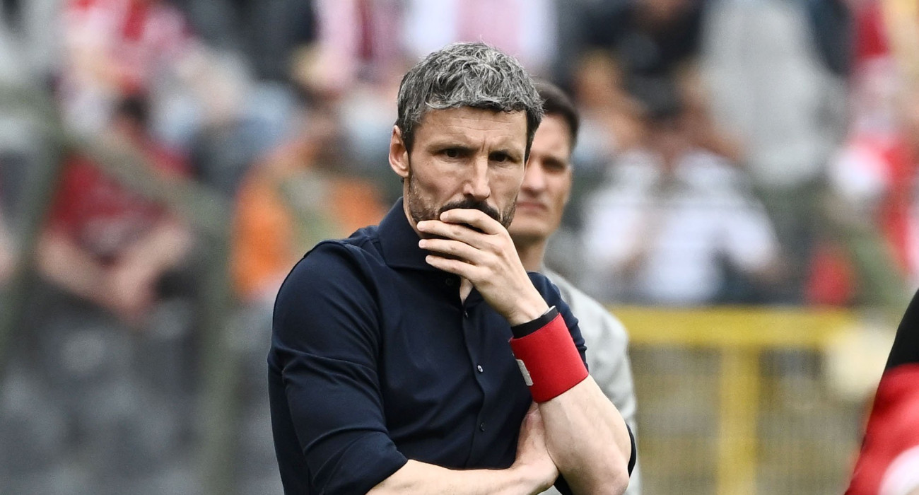 Ο Μαρκ Φαν Μπόμελ στον πάγκο της Αντβέρπ/Πηγή: Getty Images