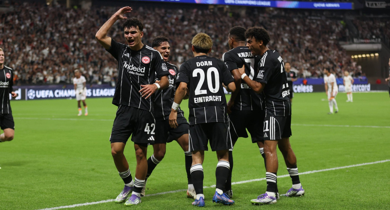 Οι ποδοσφαιριστές της Άιντραχτ Φρανφούρτης πανηγυρίζουν / Πηγή: Imago